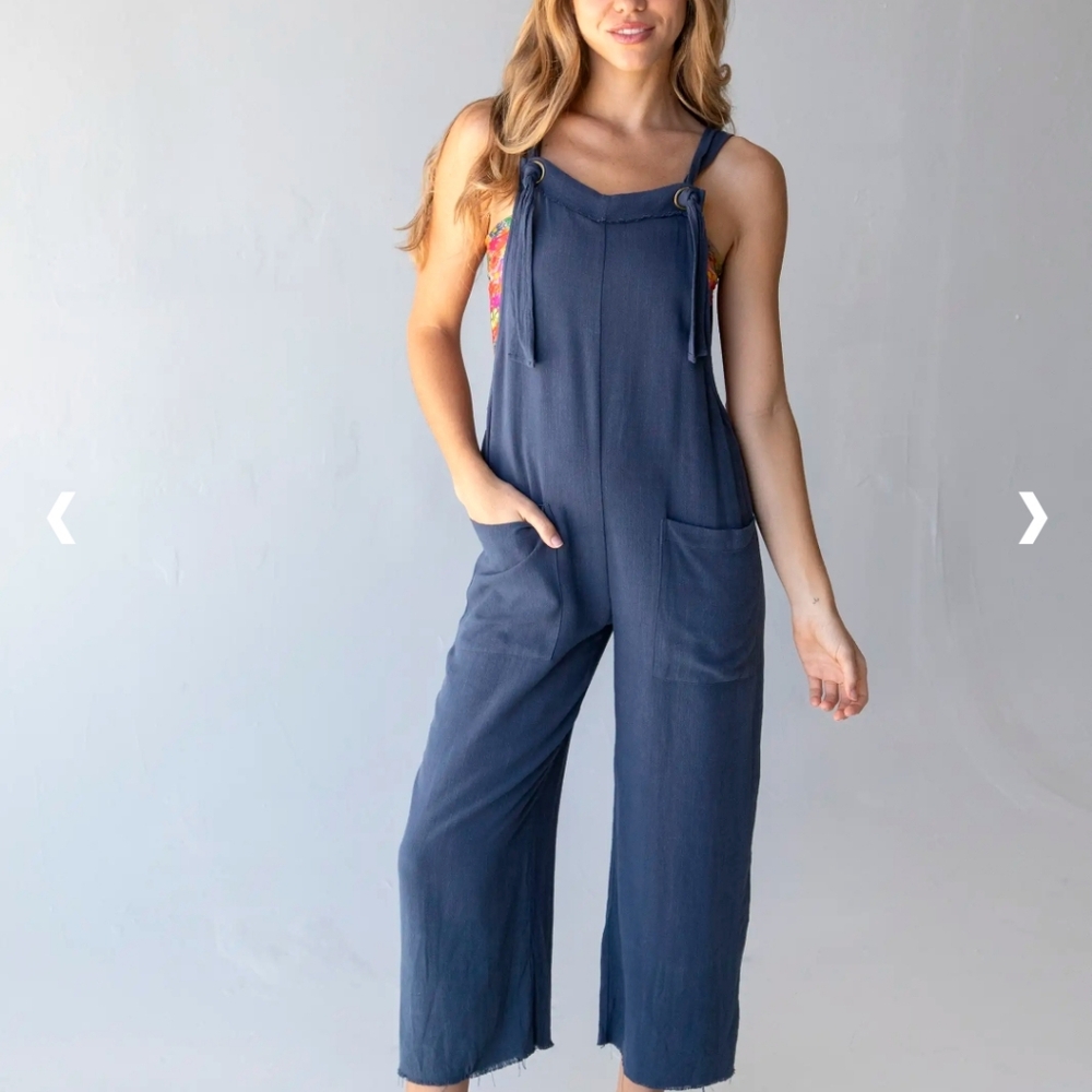 Natural Life Carly Wide leg Jumpsuit Size Medium, Navy